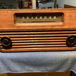 RCA Victrola Radio:  Model 77U, Working Condition