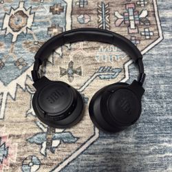 JBL Tune 720BT  headphones