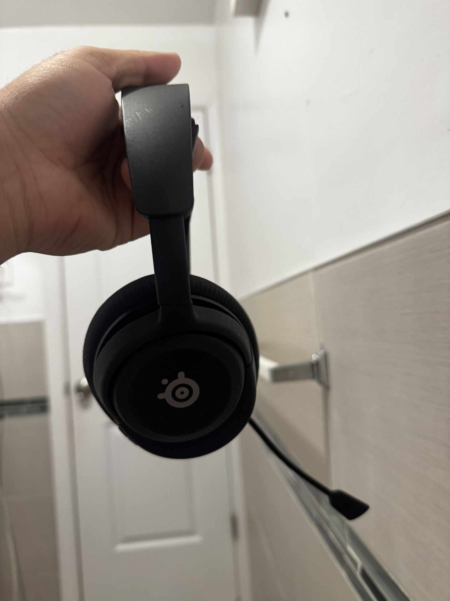 SteelSeries Arctis Nova 5 Wireless – Like New – $100 (Negotiable) 
