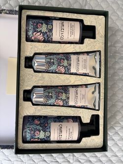 Charles & Co Lavender Chamomile Bath Gift Set