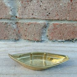 Vintage Virginia Metalcrafters Small Brass Cape Cod Dory Boat Figurine 