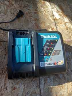 Makita Charger