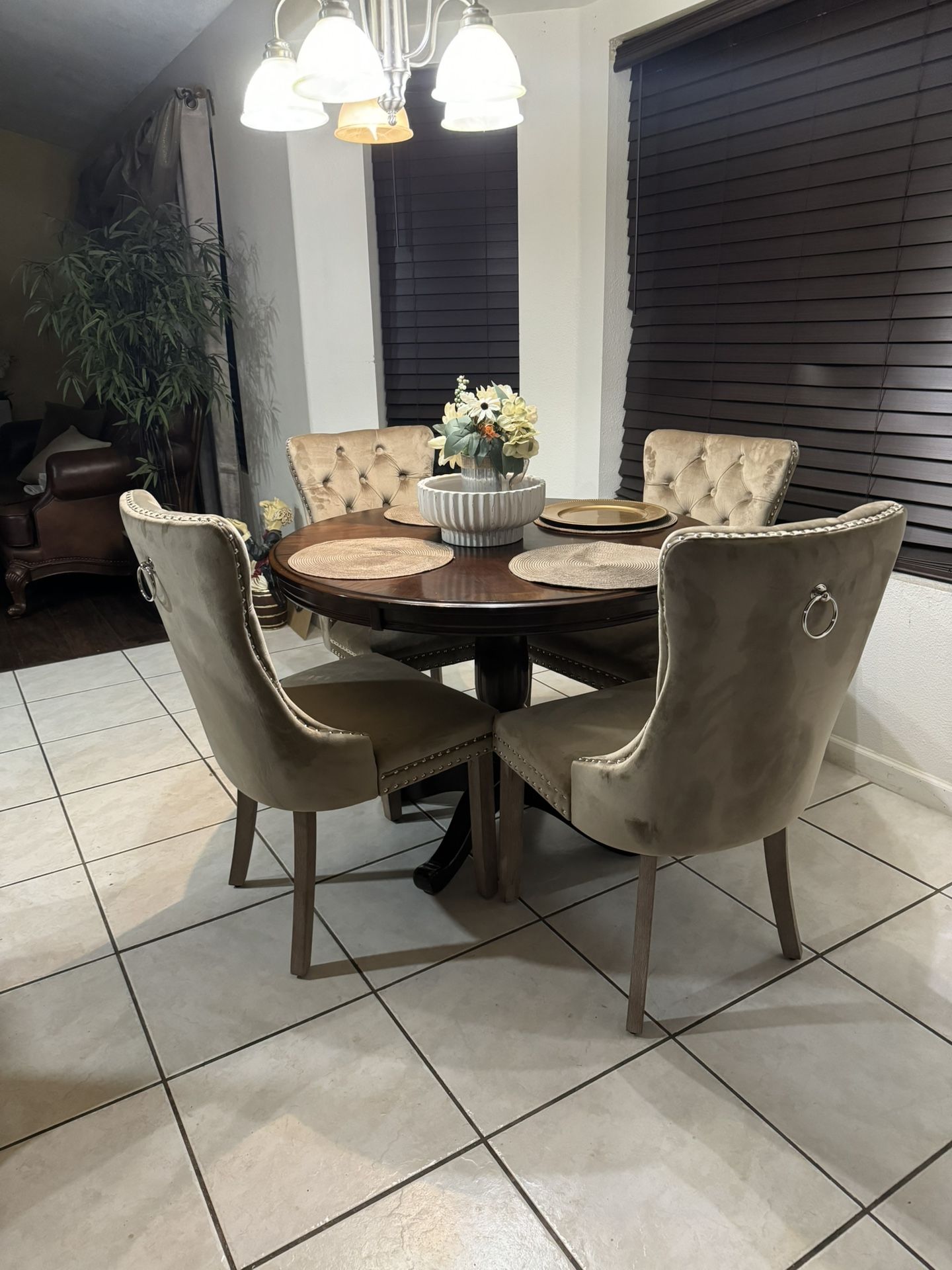 Dining Table W 4 Chairs