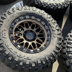 Vendo Set De Rines Nuevos 17*9 Para Toyotas Tacoma Chevy Silverado Con Llantas 285:70/17 maxis Con 80% De Vida Las 4