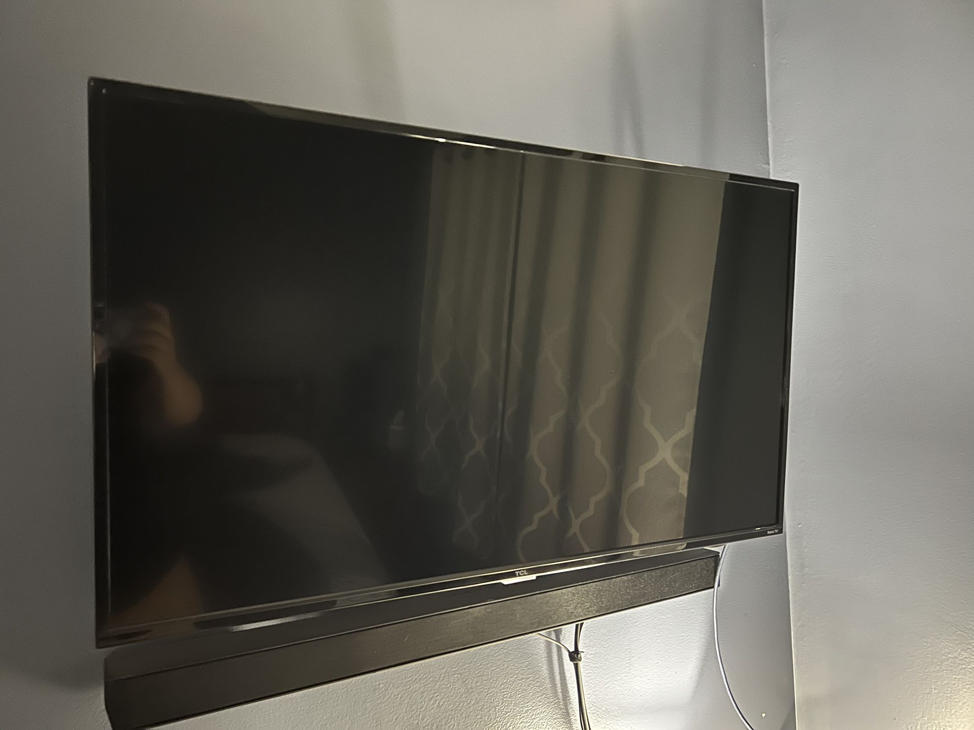 TCL 40-inch 1080p Smart LED Roku TV