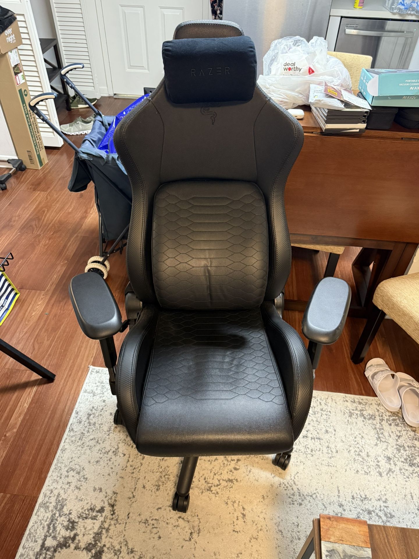 Razer Iskur Black Edition (2021)