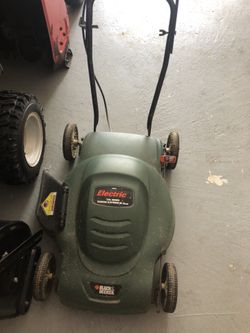 Black & Decker 6.5-amp 18 Electric Mower Model LM175 