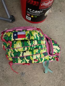 Baseball/soft ball gear