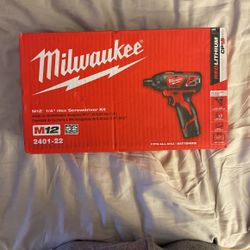 Milwaukee M12 1/4 Hex Screwdriver Kit