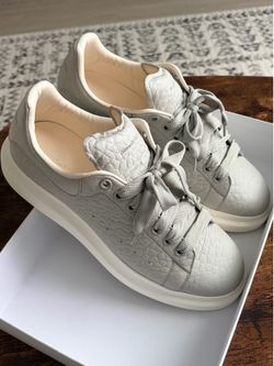 Authentic Alexander McQueen Oversized Sneakers Men’s EU 45 / US 12 – Cool Grey Off White Dumbo Grain Leather Shoes