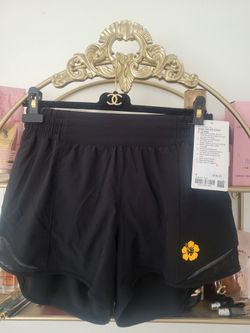 Hard-to-find Lululemon Hawaii Exclusive Hisbiscus Hottie Shorts. Authentic Sizes 4, 6, & 8