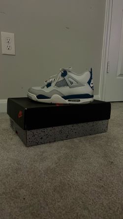 Air Jordan 4 Retro ‘Military Blue’ 2024 (size 10)