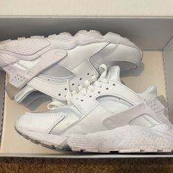 White Nike Huaraches
