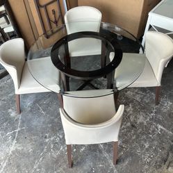 Round Dining Room Table w/4 Chairs 