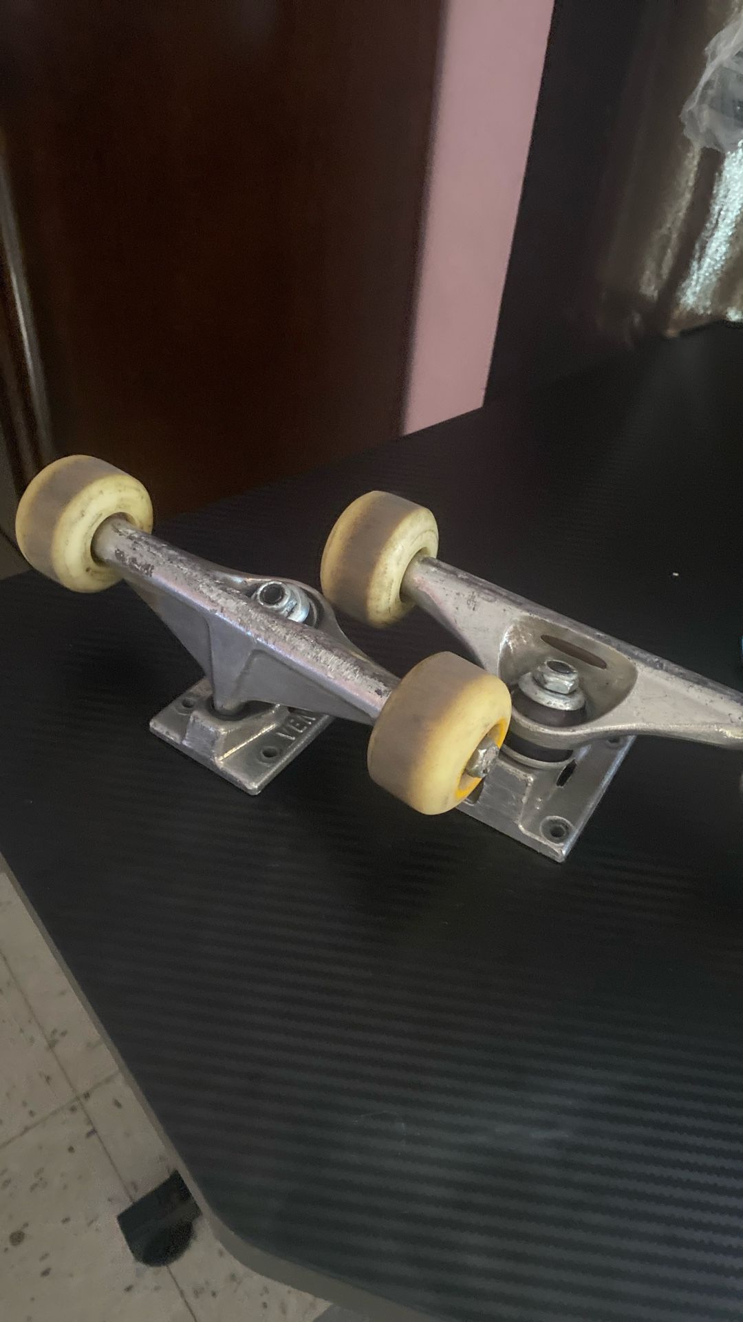 Skateboarding Trucks With Wheels