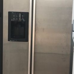 Refrigerator 