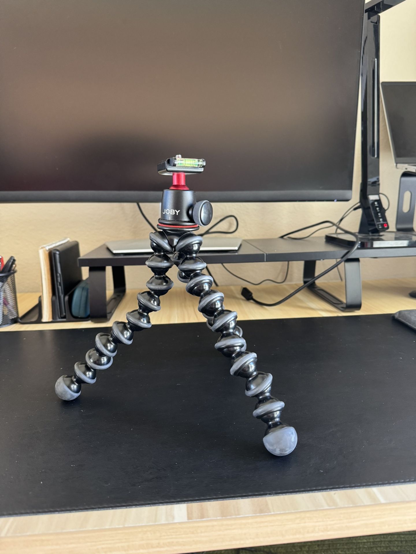 2 Tripods! 1 Joby GorillaPod 3K + 1 70” 2 in 1 tripod / monopod max ($120 value)