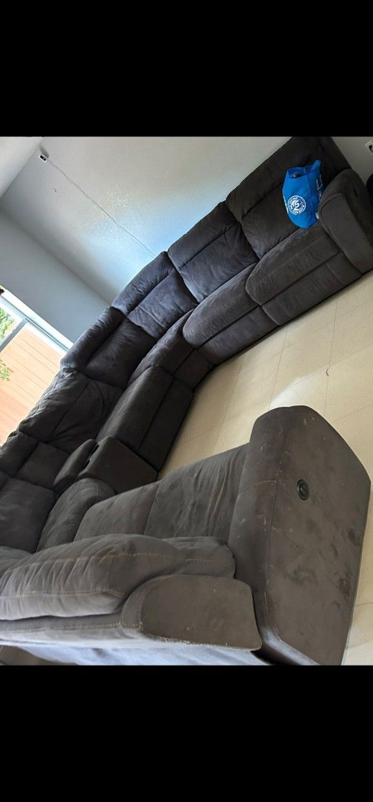 8 PIECE SECTIONAL / COUCH MACY'S FURNITURE BIG - HUGE