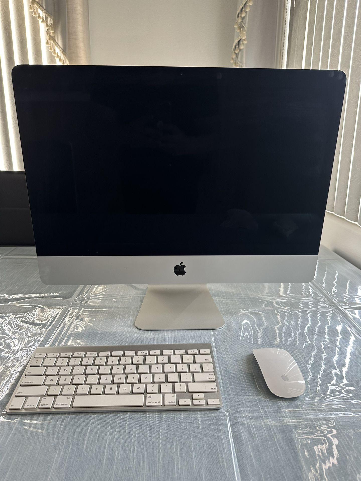 Apple - 21.5” iMac Desktop