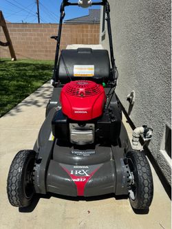 Honda HRX 217 Self propelled lawnmower