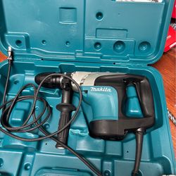 Makita 10 Amp 1-9/16 in. Corded SDS-MAX Concrete/Masonry Rotary Hammer Drill with Side Handle and Hard Case