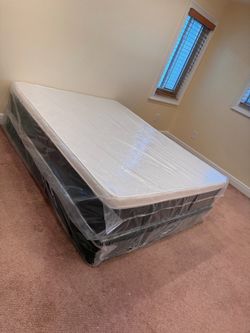 Queen mattress pillow top set with box spring (2pc - new)