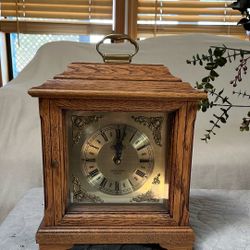 Clock  Westminster  beautiful oak case Runs very well