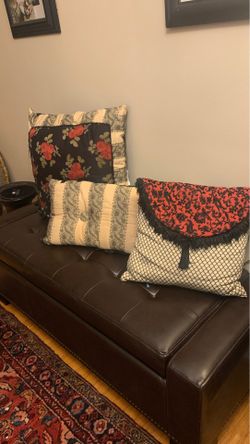 3 decorative pillows