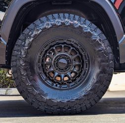 Wheel package 🚚 KMC Crux Matte Black 17x8.5 +25 6x5.5 with 37” RT Trail Tires