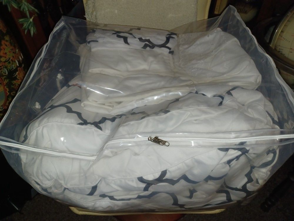 Full Size Bedding Ensemble