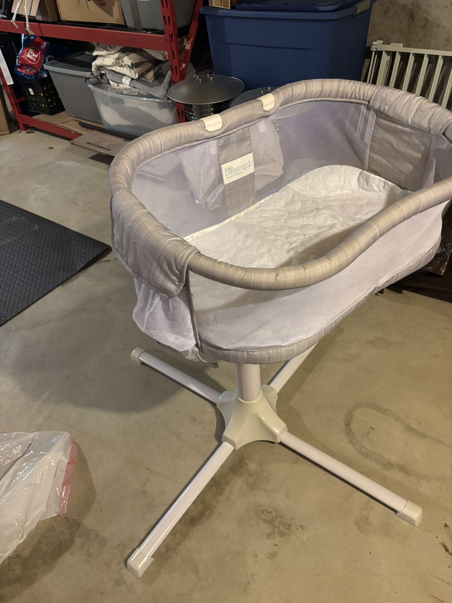 Halo Swing Bassinet