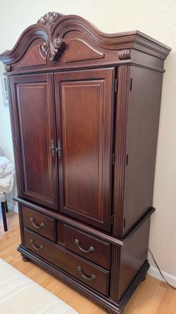 Dresser / Armoire