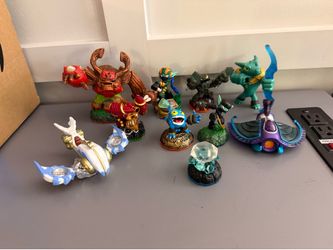 Skylanders Figures from various series like Spyro's Adventure, Giants, and Swap Force. Selling all together.