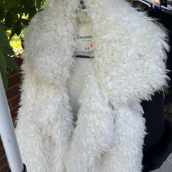 PreOwned Aėropastale Ivory Faux Fur Vest Size Small