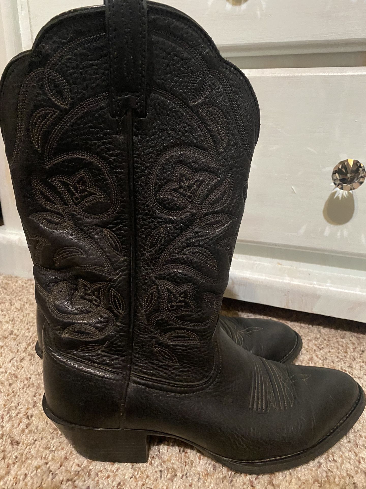 Women’s Ariat Western Boots (Size 7B)