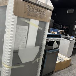 KitchenAid Stainless Steel Appliance Bundle Fridge Cooktop Dishwasher Range Hood Microwave