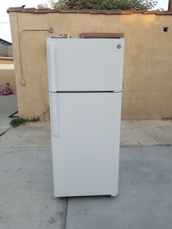 GE Refrigerator 18cu ft 28x29x67🚨👍3 MONTHS WARRANTY