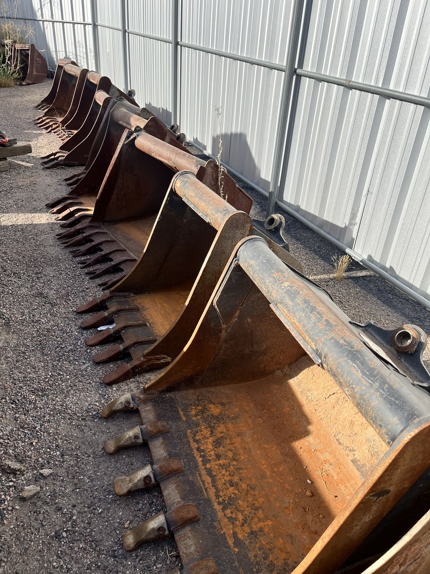 CAT BACKHOE BUCKETS