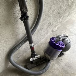 Dyson DC 39 Vacuum Cleaner