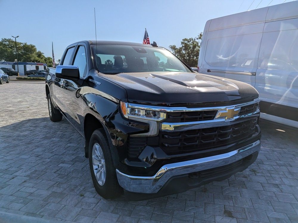 2023 Chevy Silverado 🚗☀️ Low Miles 🙌💫 Ezfinancing Available Only 4500 Down Payment