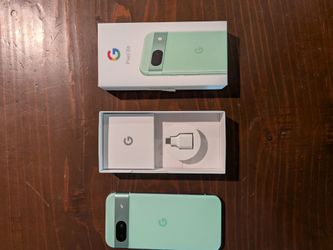 Unlocked to use on any Carrier Google Pixel 8A cracked screen, works great