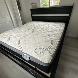 Queen Size bed frame with  mattress including. 
New in a box 
We offer same day    

Cama Queen size con Colchones incluido 
Nueva en caja 
Entregamos