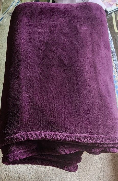 Berkshire Plush Fleece Burgundy Blanket Queen/King