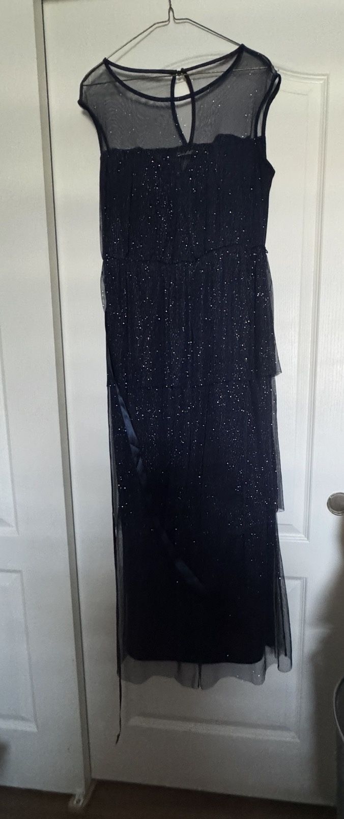 Women’s Size L Evening Dress Comes With Belt 