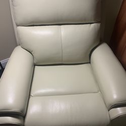 The Jackson Leather Recliner Like New $500.00  Pick up location : Powder springs Ga 30127 