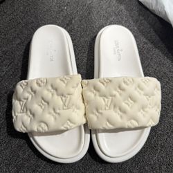 Lv Sandles Size 11