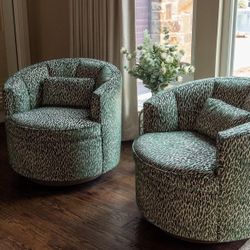 Accent Chairs 