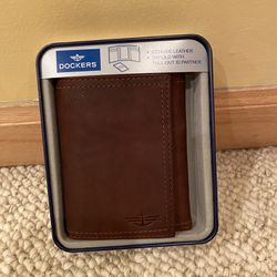 DOCKERS  Brown Genuine Leather Wallet