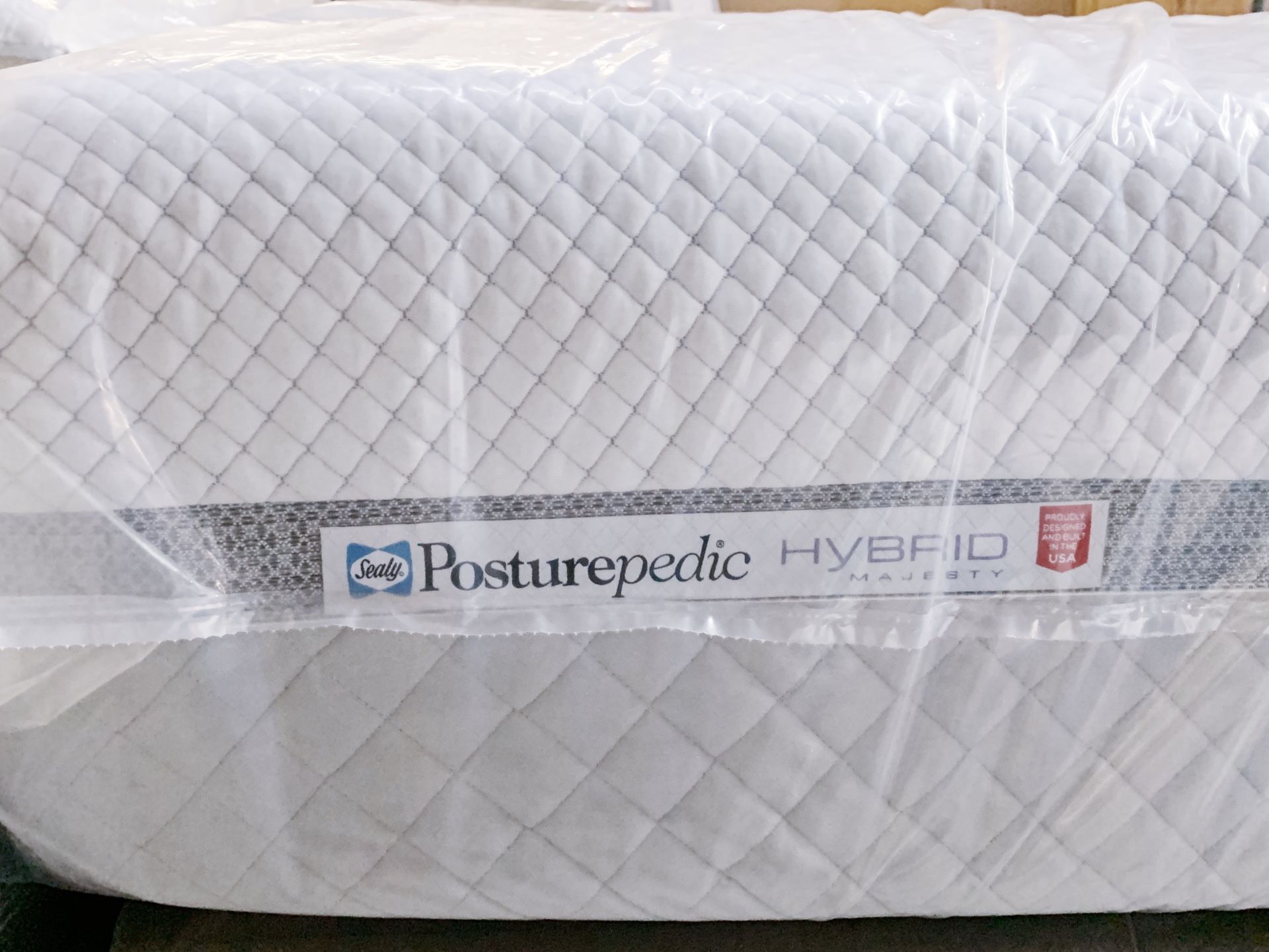 Sealy Posturepedic Hybrid Majesty Mattress (Queen)