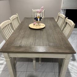 Dinning Table 
